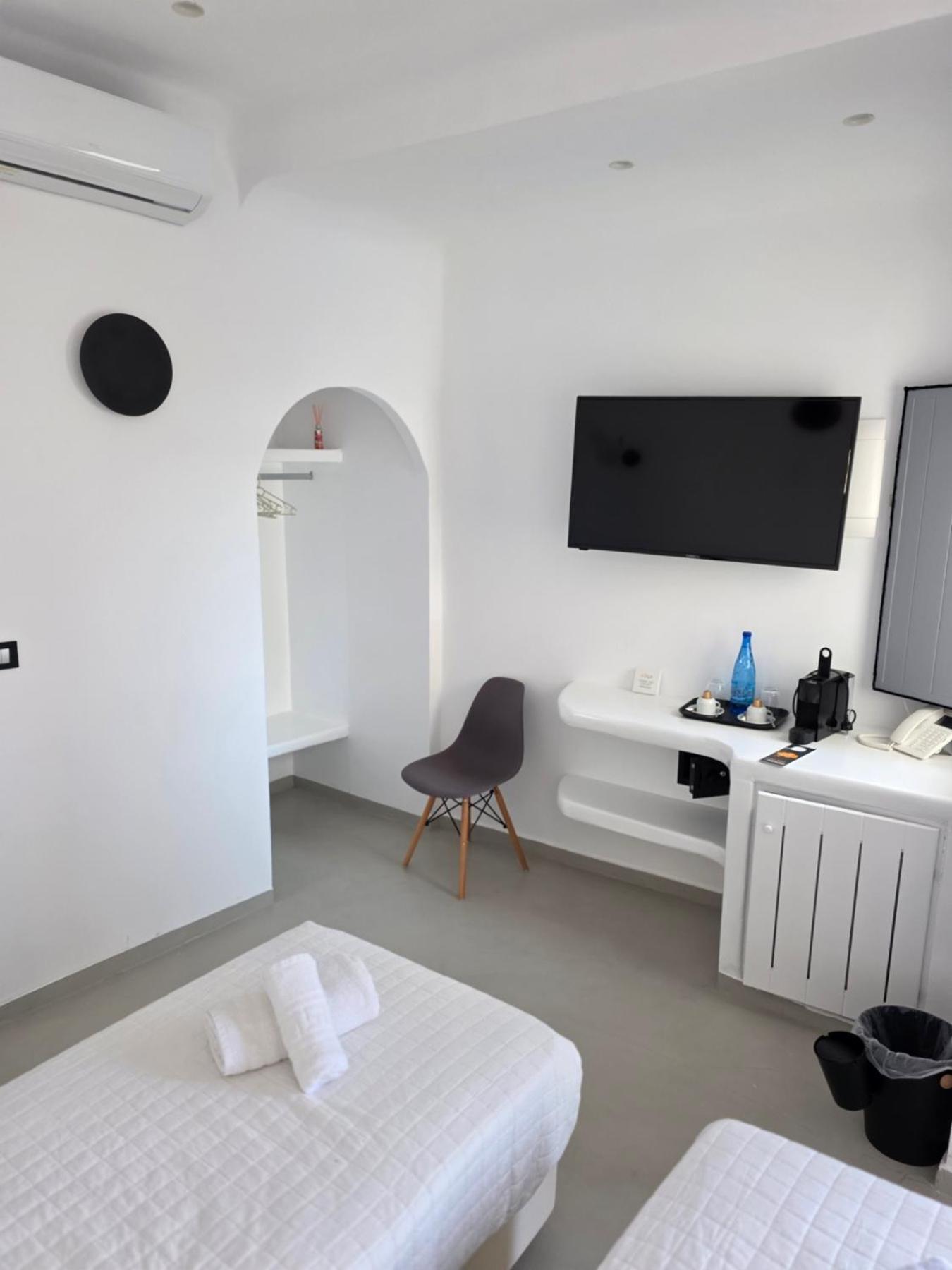 Tataki Family Hotel ฟิรา ภายนอก รูปภาพ